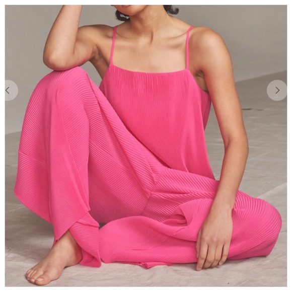 09 Fabulous Chic Rib Sleeveless Top and Pants Set
-Raw edge detail - Picture 2 of 3